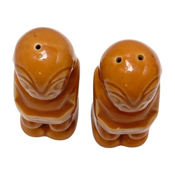 Tiki Trader Vic Salt and Pepper Shaker Brown Tan Ceramic - Picture 4 of 6